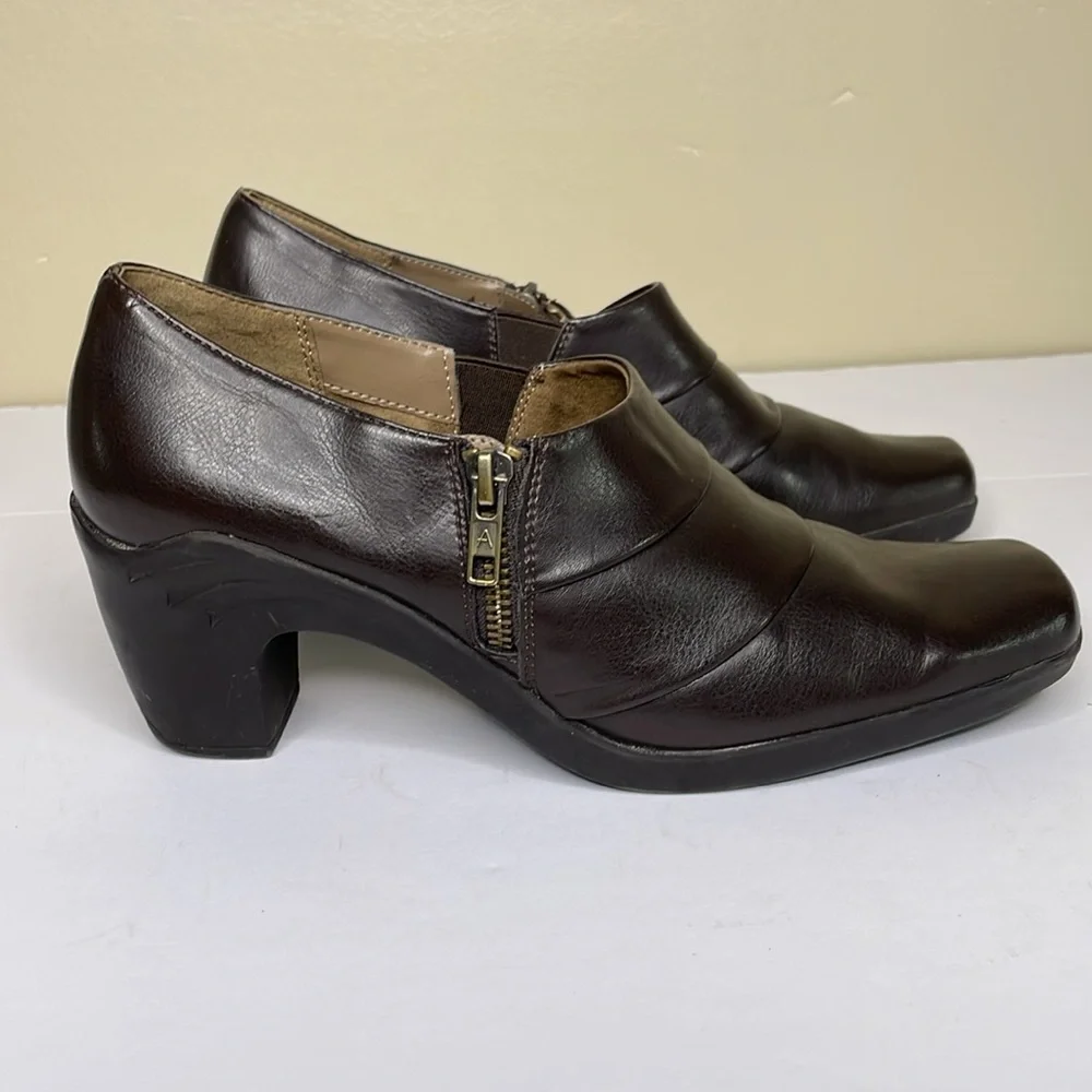 AEROSOLES Shoe Bootie Brown Vegan Leather BUZZ SAW Cushioned Insole Comfort 9M